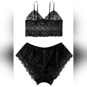 Plus Size Chic Black Lace Bandeau Set